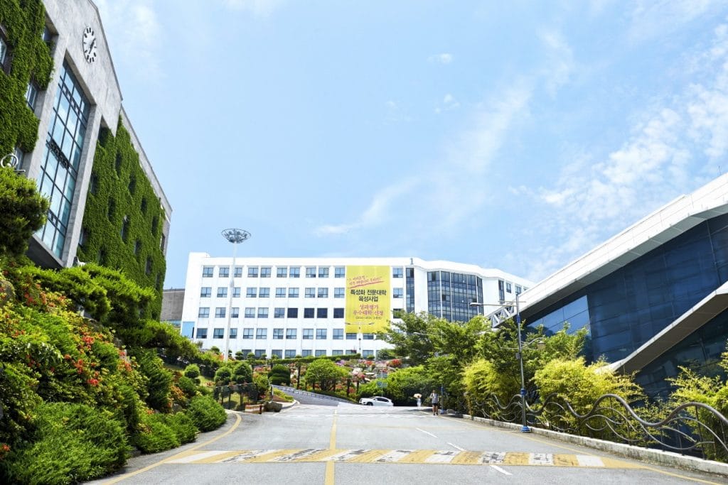 hoc-vien-khoa-hoc-va-cong-nghe-busan-2