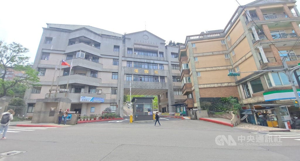 hoc-vien-y-te-va-suc-khoe-duc-duc